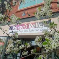 Raven's Relics Funko store Logo