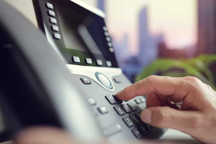 VoIP or Landline: Choosing The Right Phone for Your Business