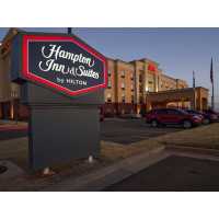Hampton Inn & Suites Elk City Logo