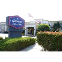 Hampton Inn & Suites Red Bluff Logo