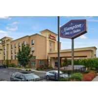 Hampton Inn & Suites by Hilton Tacoma Logo