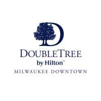 DoubleTree by Hilton Hotel Milwaukee Downtown Logo