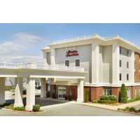 Hampton Inn & Suites Newport/Middletown Logo