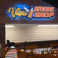 Vapic smoke shop Logo