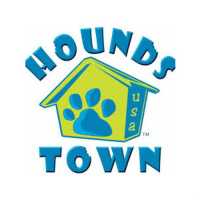Hounds Town Hicksville Logo