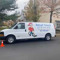 Royal Touch Cleaning LLC Logo
