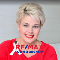 Crystal Chastain with RE/MAX Town & Country - Ellijay Logo